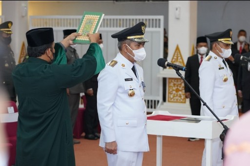Lantik Pj Wako Pekanbaru dan PJ Kampar, Gubri : Fokus Sebagai Penjabat Untuk Melayani Masyarakat.