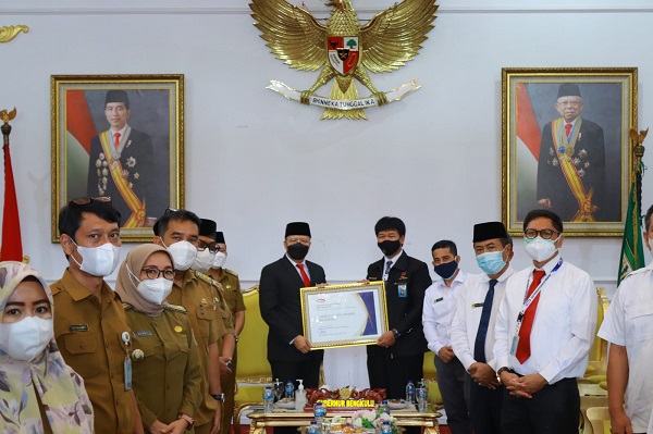 Terima Penghargaan BPKP, Ini Pesan Gubernur Rohidin