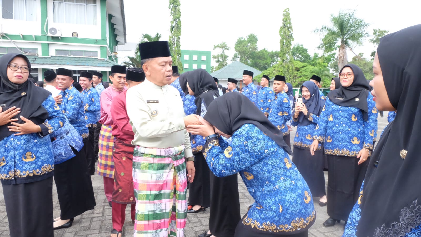 Serahkan SK CPNS, Plt Bupati  :  PNS Harus Berahlak dan Budi Pekerti