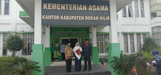 Serahkan Satya Lencana, Sakolan Khalil : PNS Merupakan Ujung Tombak Pembangunan Daerah