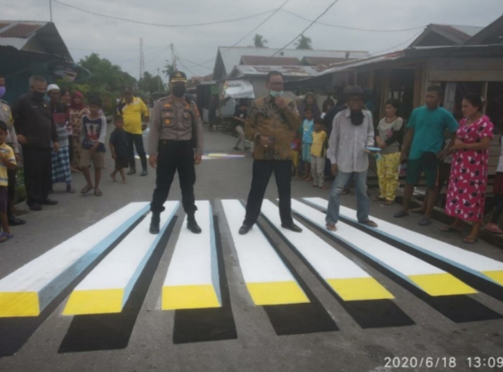 Gagasan Kapolres Rohil, Bupati Tinjau Kampung Warna Warni Lukisan 3Dimensi