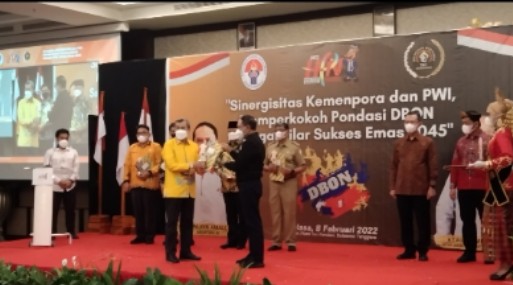 Menpora Apresiasi Komitmen Gubri Jadikan Riau Centra DBON Cabor Dayung