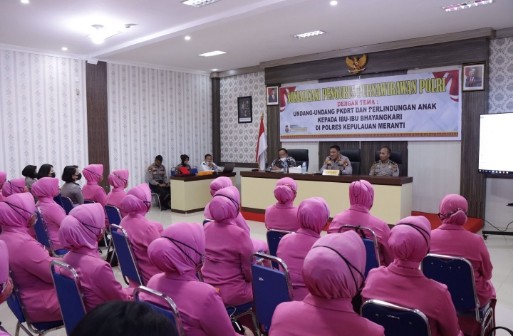 Pengurus Purnawirawan Polri Sosialisasikan UU PKDRT dan Perlindungan Anak Kepada Bhayangkari Meranti