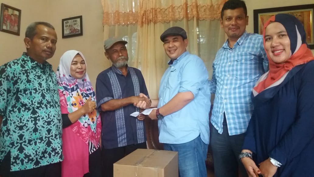 PWI Riau Kunjungi Wartawan Senior Yang Mengalami Sakit.