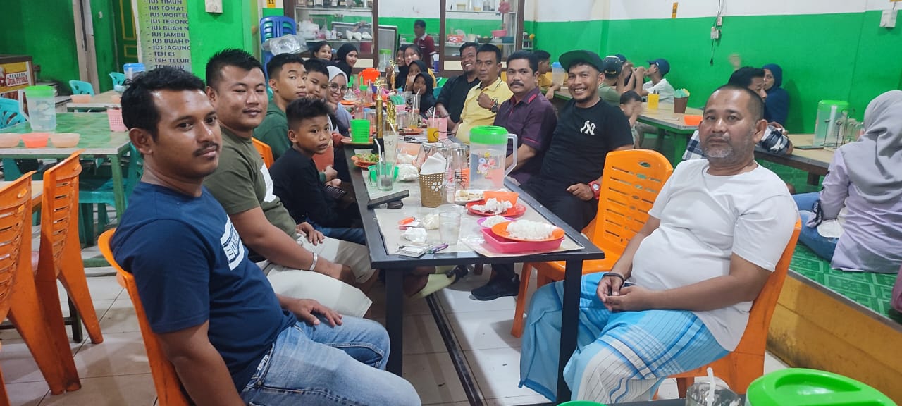 Robinhot Saragi Sambut Sekaligus Jamu Makan Atlet FORKI Kejuaran Silent Knight di Malaysia