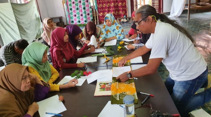 RAPP-APR Datangkan Seniman Kriya Latih Pembatik,  Ananta: Kuncinya Motif dan Pengembangan