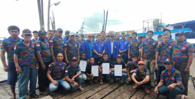 Bersempena Hari Buruh, Ketua Unit Barisan Muda FSPTI Meranti Berikan Hadiah Kepada Anggota Ter-rajin