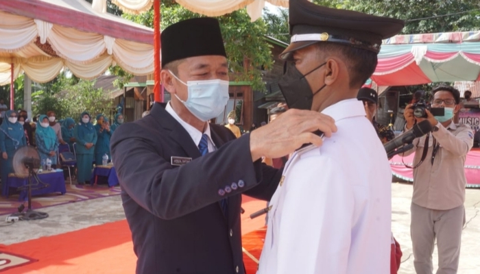 Lantik Penghulu Air Hitam, Bupati Boyong Kepala OPD Untuk Melihat Kondisi Jalan