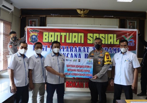 PTPN V Salurkan Ratusan Paket Sembako Korban Banjir Rohul