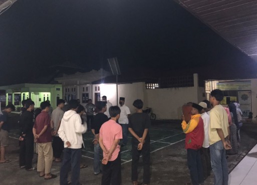 Aparat Polisi Bina dan Tegur Belasan Remaja 