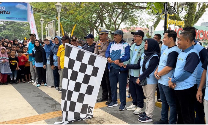 Bertabur Hadiah, Ribuan Masyarakat Siak Tumpah Ruah di Jalan Santai PWI 