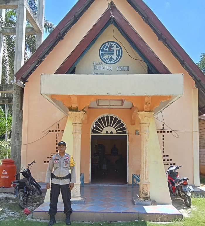 Ciptakan Kamtibmas, Polsek Simpang Kanan Lakukan Patroli ke Gereja Sedang Melaksanakan Ibadah