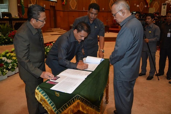DPRD dan Pemerintah Sahkan APBD Riau Tahun 2016 Sebesar Rp11, 246 Triliun