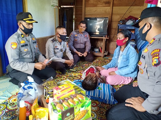 Bayi Penderita Hydrocephalus Dapat Kejutan Dari Polres Meranti, Latifah : Terima Kasih Pak Polisi