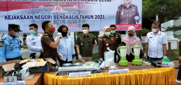 Kejari Bengkalis Musnahkan 5 Kg Sabu dan Barang Bukti Lainnya