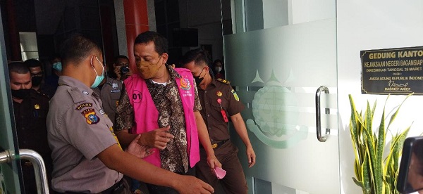 Kajari Rohil Tahan Tersangka Dugaan Korupsi Pembangunan Pelabuhan Internasional Bagansiapiapi