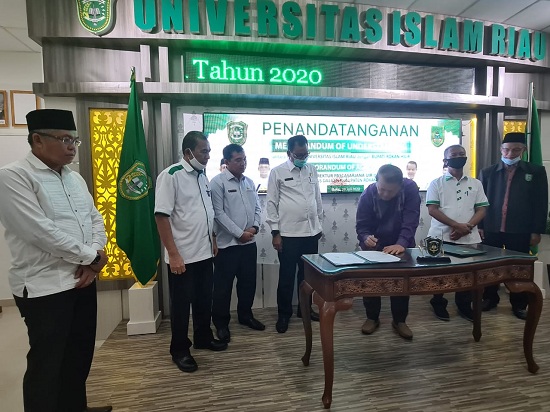 UIR Jalin Kerjasama Strategis dengan Rokan Hilir, Bupati Saksikan Pasca dan FAI Teken MoA Bersama Se