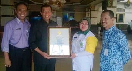  Lomba Penghijauan se Provinsi Riau, Pekanbaru Juara II Menanam Pohon