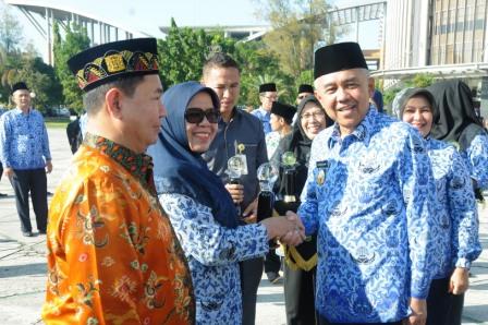 Walikota Pekanbaru Lantik Pengurus Pasar Cik Puan dan Yayasan Pekanbaru Madani Bersatu