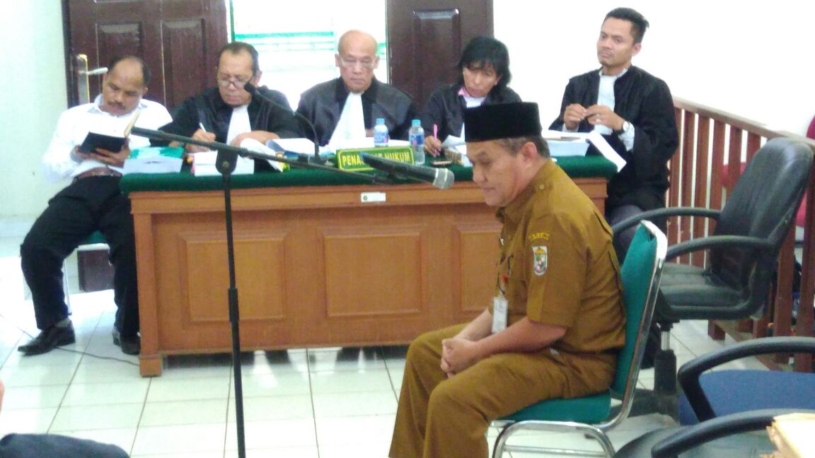 Dijadikan Saksi, Kadis DPMPD Pelalawan Kebingungan Jawab Hakim