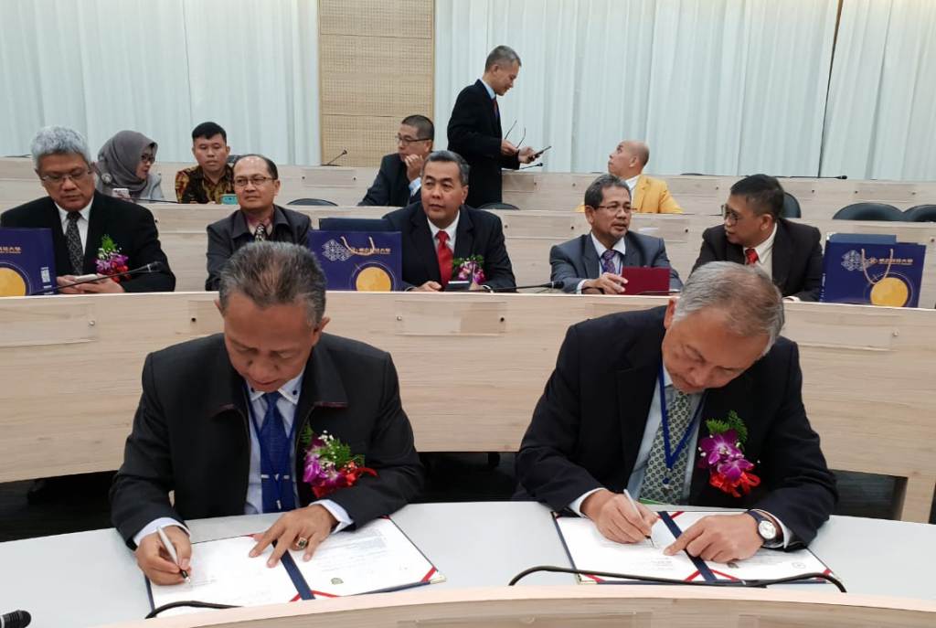 Usai Paparkan Makalah di Taiwan, Rektor UIR Teken MoU dengan Ming Chi University Technology