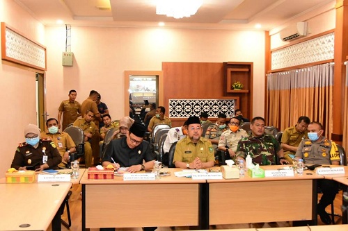 Bahas Covid-19, Plh. Bupati Bengkalis Bersama Korfopimda Telewicara dengan Gubri Syamsuar