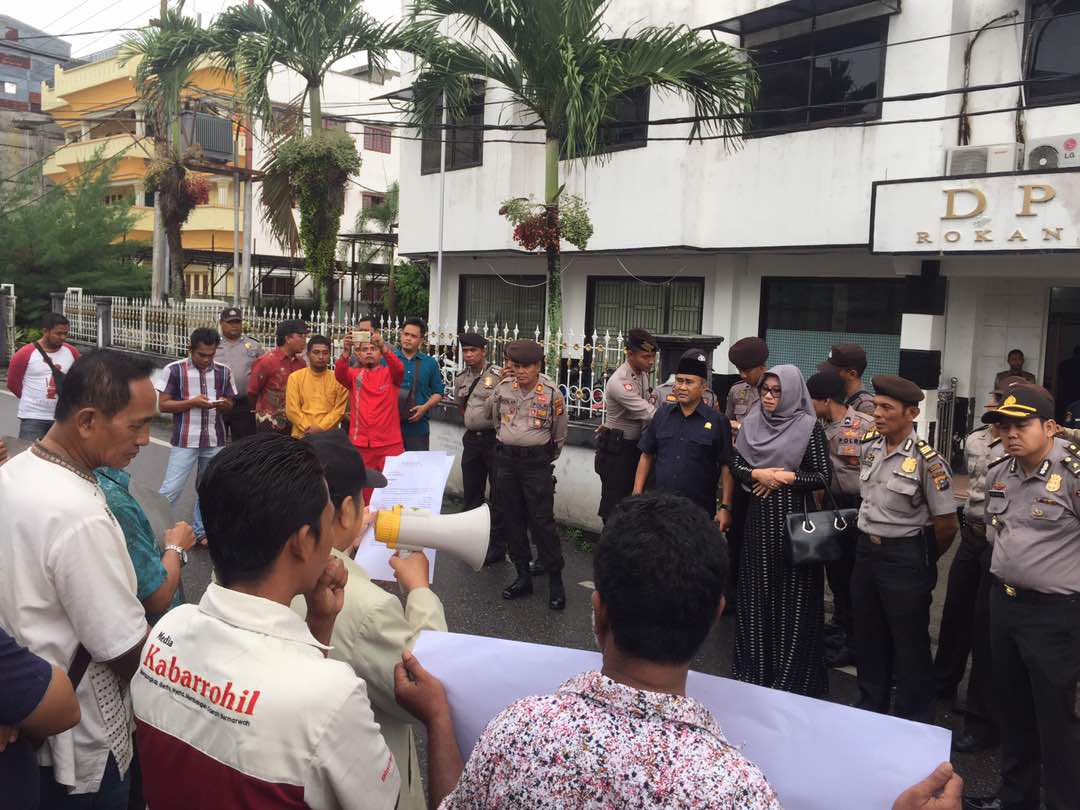 Tuntut Tunda Bayar Media Massa, Puluhan Wartawan Demo ke DPRD