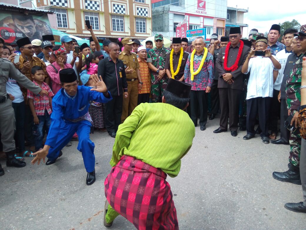 Gubri Hadiri Pelantikan Datuk Penghulu di Kecamatan Kubu