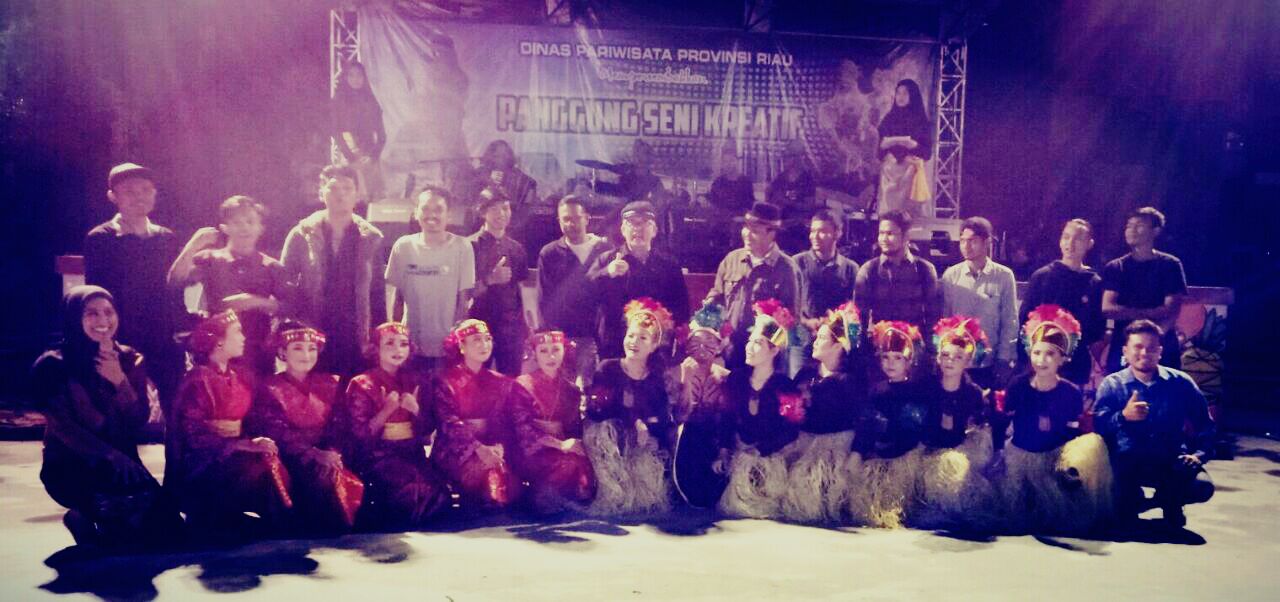 Sandratasik FKIP UIR Tampilkan Tarian Batak dan Papua di Pentas Seni Pariwisata