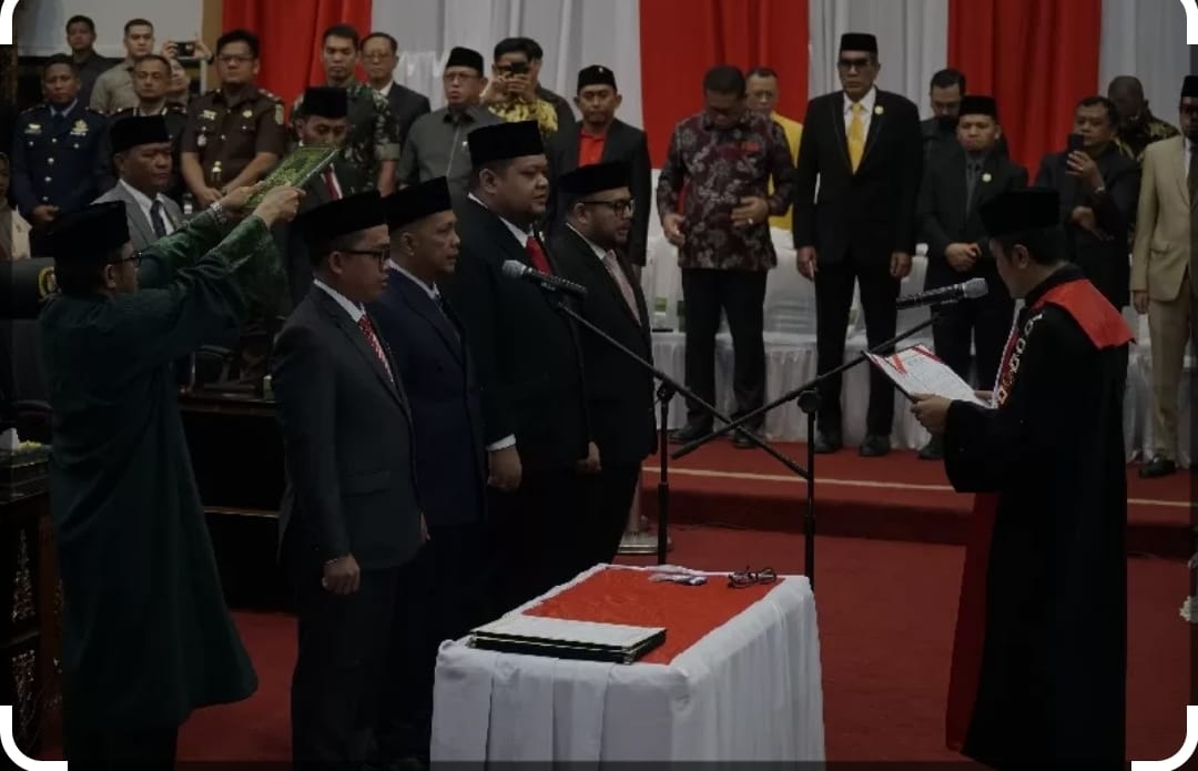 Pimpinan DPRD Kota Pekanbaru Resmi Dilantik, Isa Lahamid Jabat Ketua Dikky Wakil Ketua II