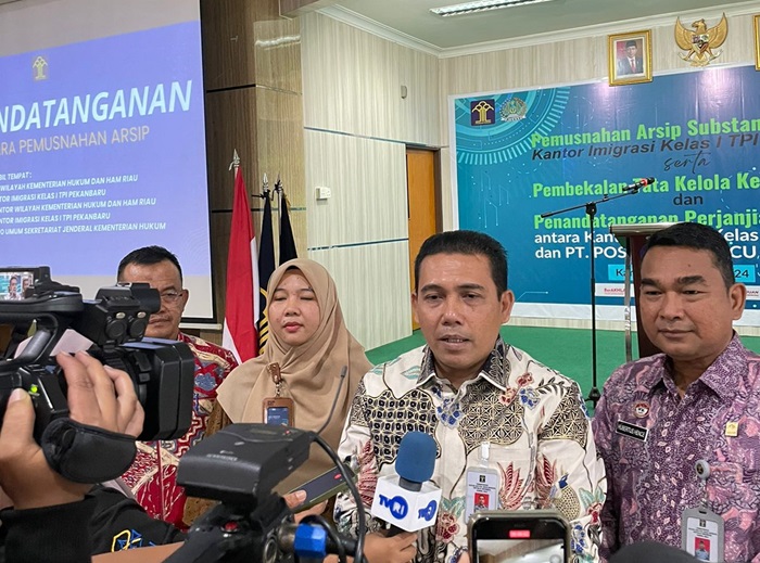 Imigrasi Pekanbaru Jalin Kerjasama Dengan PT Pos Indonesia Antar Parpor Langsung ke Rumah