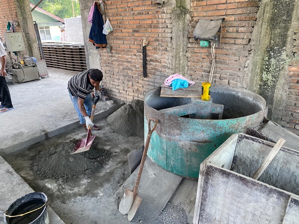 UMKM Binaan PLN Ini Sukses Sulap Sisa Pembakaran Batu Bara PLTU Ombilin Jadi Batako