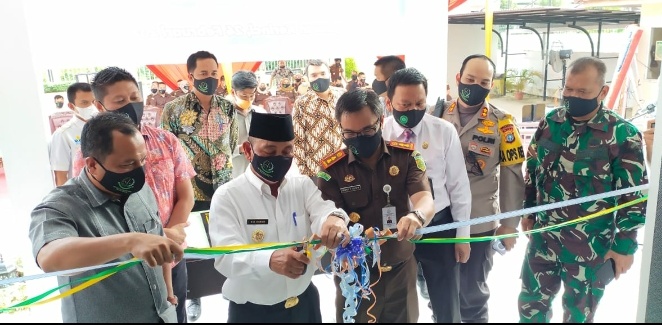 Kejari Pelalawan Terima Hibah Bangunan Dari Pemkab