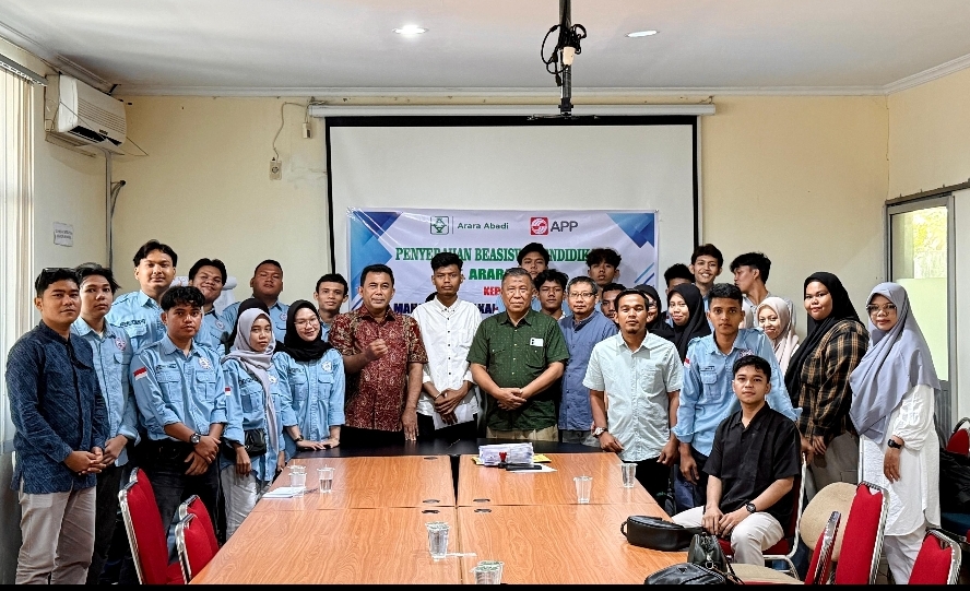 40 Pelajar dan Mahasiswa Suku Sakai Terima Beasiswa Pendidikan dari PT Arara Abadi