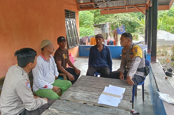 Giatkan Himbauan Jaga Kamtibmas, Bripka Mariadi Dan Yudhi Arjuna Sambangi Warga Simpang Kanan