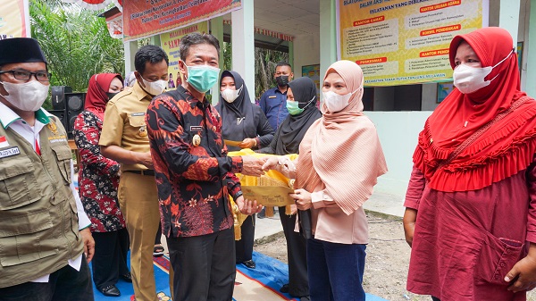 Resmikan Sampan Aman Di desa Terisolir, Afrizal  Serahkan Bantuan Kepada Anak Yatim dan Modal Usaha