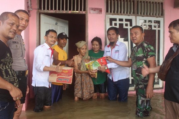 Pemuda Batak Hadir Ditengah Banjir KUansing