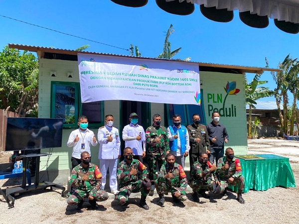 HUT TNI, PLN Bedah Rumah Prajurit di NTT Menggunakan FABA