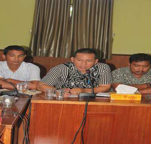 Massa Serang PLN Karimun, Polres Turunkan Tiga Pleton Polisi 