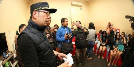 Ini Yang Ditemukan Walikota Bandung Saat Gerebek panti pijat plus-plus