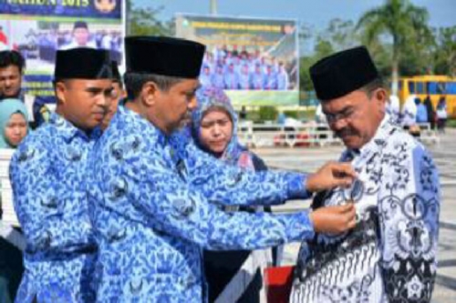 Upacara HUT Korpri, 7 PNS Berprestasi di Siak Terima Umrah Gratis