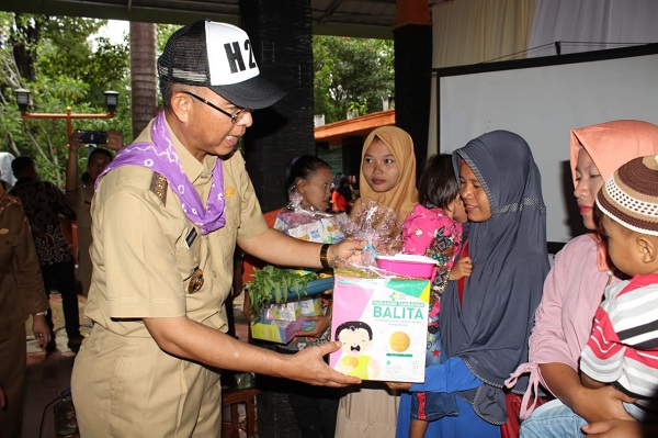 Wujudkan Masyarakat Sehat dan Cerdas, Bupati tinjau GMMS Di Kecamatan Sumber Harta 