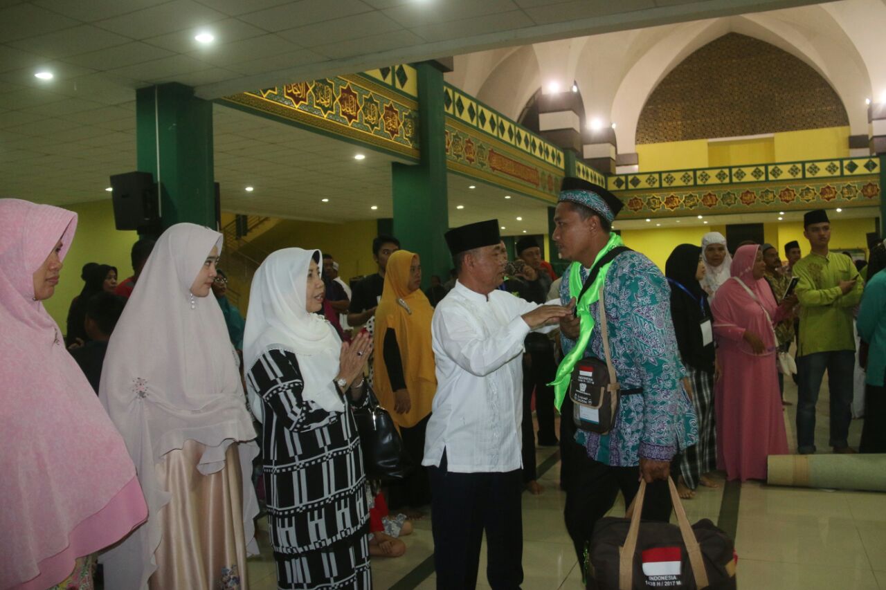 Bupati Harris Lepas 190 JCH Kabupaten Pelalawan.