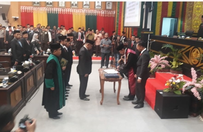 Sah, Hamdani Bersama Tiga Pimpinan Lainnya Dilantik Sebagai Pimpinan DPRD Kota Pekanbaru.
