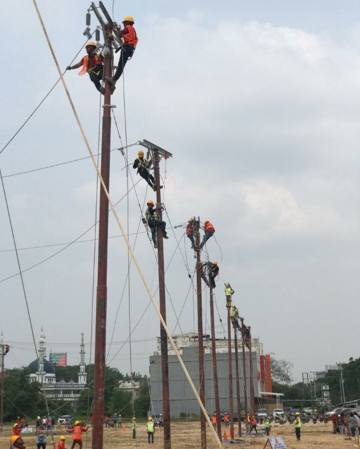 Lomba Pemasangan Konstruksi Jaringan PLN  Edukasi Masyarakat Pekanbaru