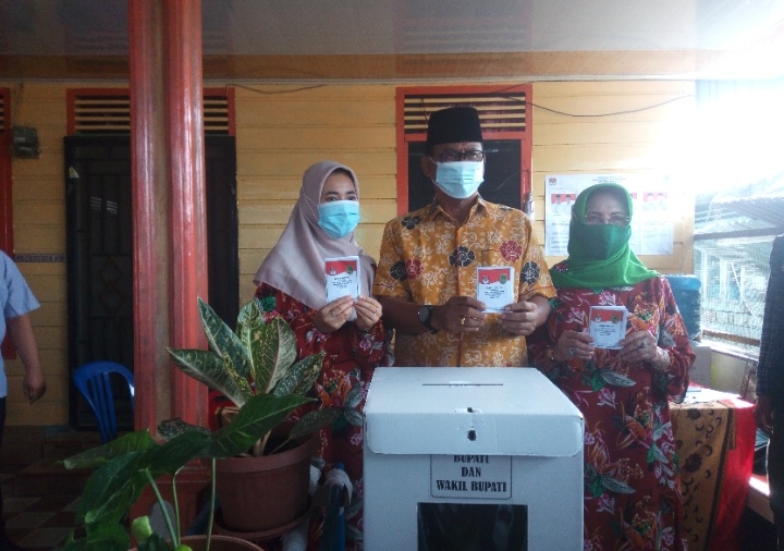 Penerapan Prokes Covid-19, Bupati Suyatno Puji TPS 14 Bagan Timur