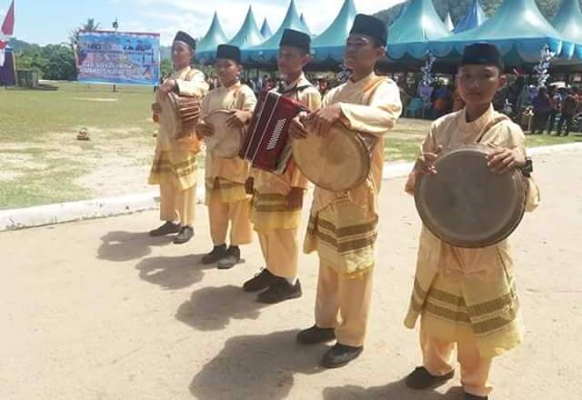 HUT Tapteng ke 73 Tahun, Siswi SMP ALMuslimin Pandan Tampilkan Budaya Sikambang Pesisir