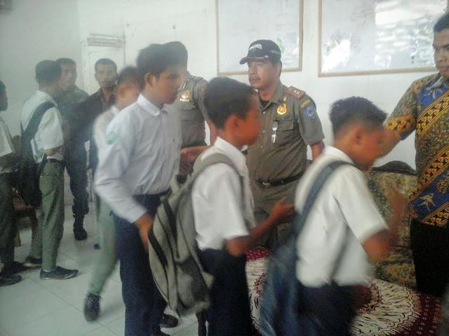Belasan Siswa di Karimun Terjaring Razia Satpol PP di Sejumlah Warnet