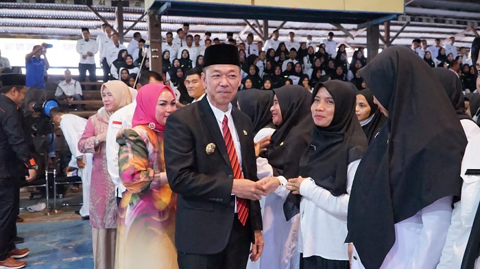Bupati Rohil Serahkan 995 SK PPPK Guru dan Tenaga Teknis Formasi Tahun 2022