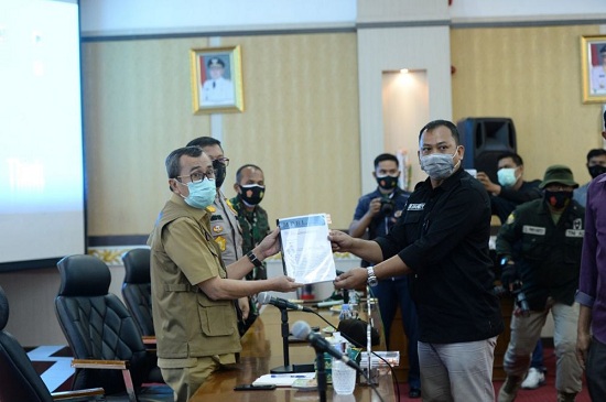 Gubernur Riau Teruskan Aspirasi Buruh dan Mahasiswa ke Presiden